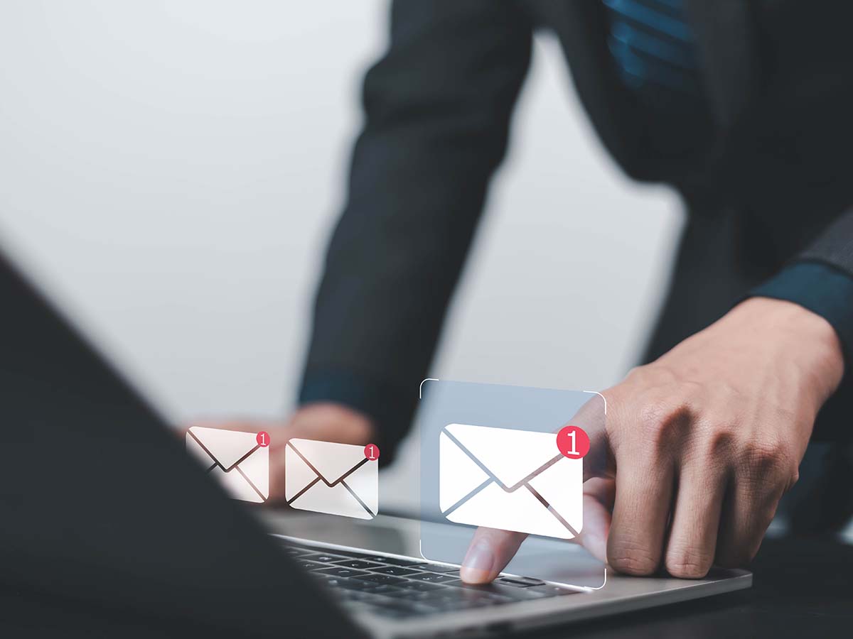 Aufbau einer Anfrage per E-Mail.